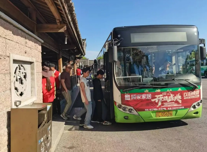 科學調配車輛 應對龍虎山客流高峰